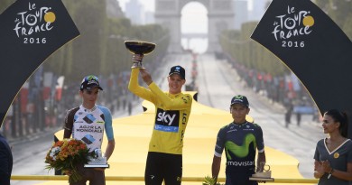 Paris - France  - wielrennen - cycling - radsport - cyclisme -  Romain Bardet (FRA-AG2R-La Mondiale) - Christopher - Chris Froome (Norway / Team Sky) - Nairo Quintana (COL-Movistar) pictured during stage 21 of the 2016 Tour de France from Chantilly to Paris, 113.00 km - photo Cor Vos © 2016